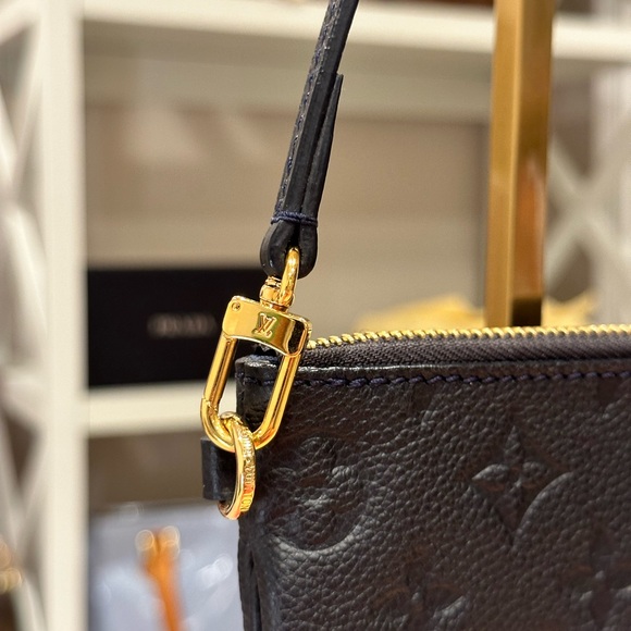 Louis Vuitton Pouch Citadine Accessories - Picture 5 of 16